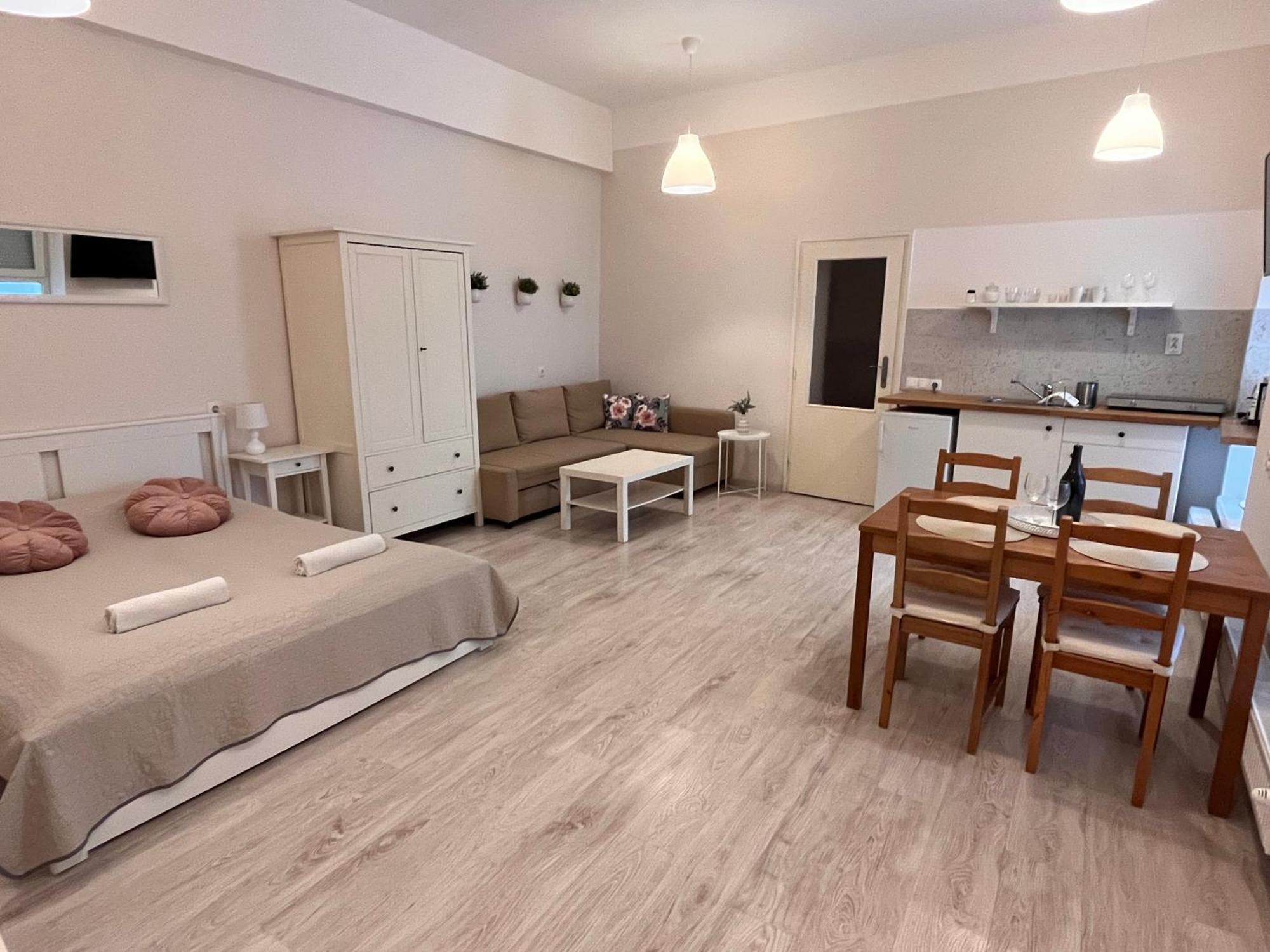 Pacsirta Apartmanhaz Eger Exterior photo