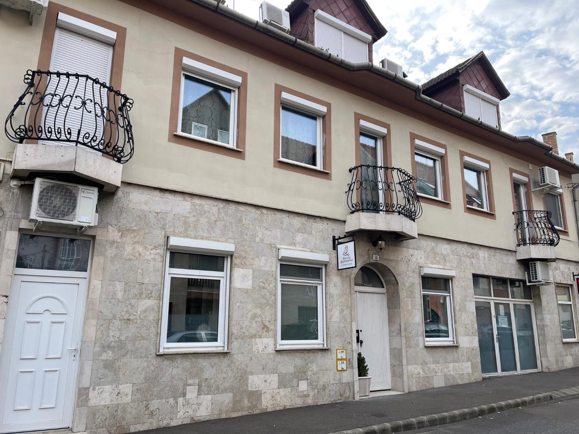 Pacsirta Apartmanhaz Eger Exterior photo